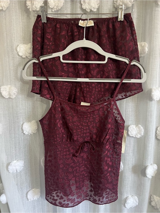 Gilligan & O'Malley Tops - Gillian & O’Malley Burgundy Sheer Leopard Print Cami & shorts